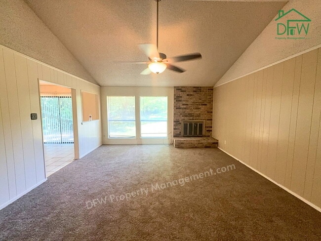 Photo - Spacious 3-Bed / 2-Bath Home with Large Fenced Backyard in Quiet Benbrook Neighborhood