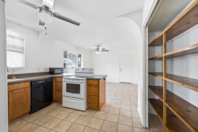 Photo - 204 E Duke Dr