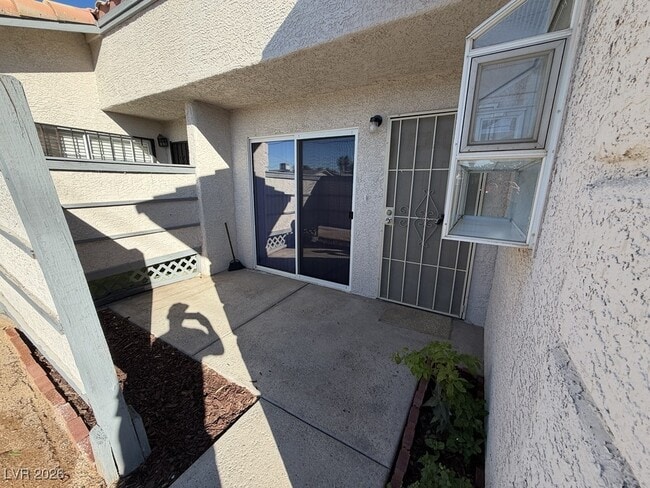 Photo - 275 N Lamb Blvd Unidad C