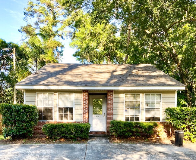 Front of House - 213 Cactus St