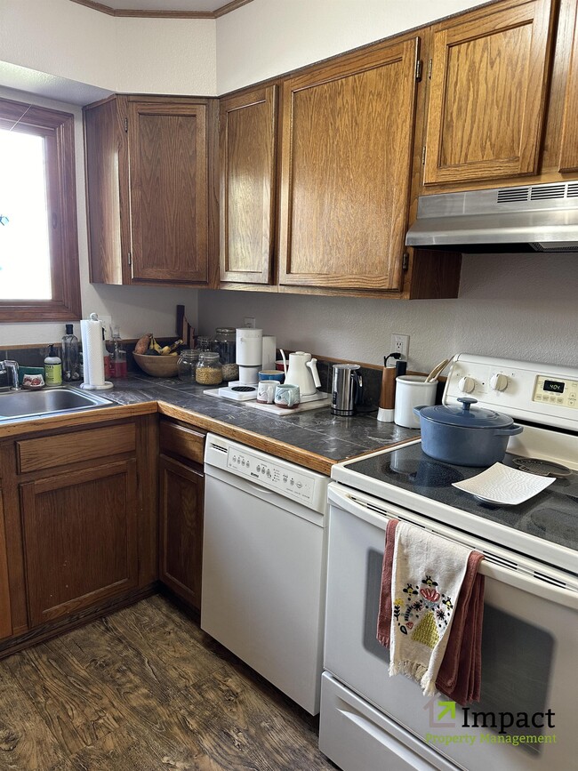 Photo - 2510 Plumtree Grove