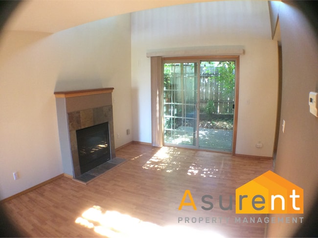 Photo - 2-Bedroom Townhouse Close to Hospitals, Gr...