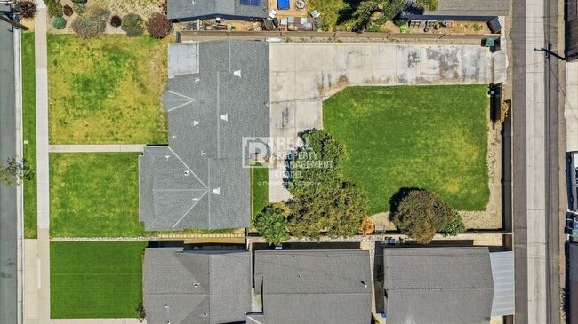 Photo - 5082 Edinger Ave