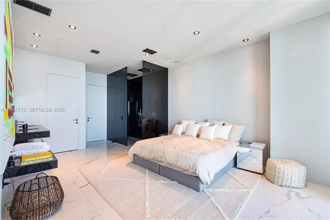 Photo - 650 NE 32nd St