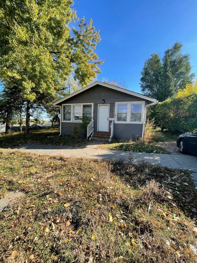 Private 2 bedroom with oversized yard comi... - Private 2 bedroom with oversized yard comi... House