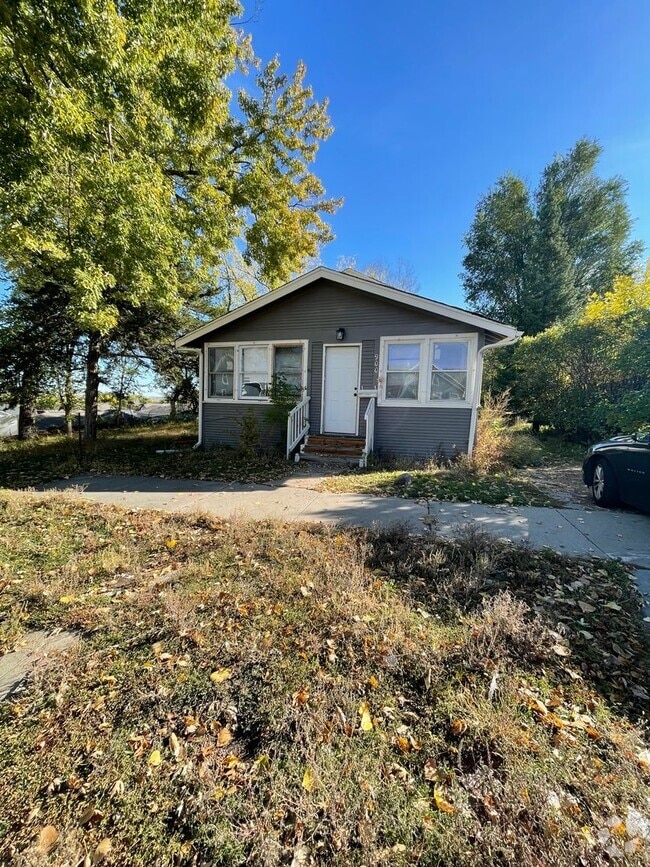 Building Photo - Private 2 bedroom with oversized yard comi... Rental
