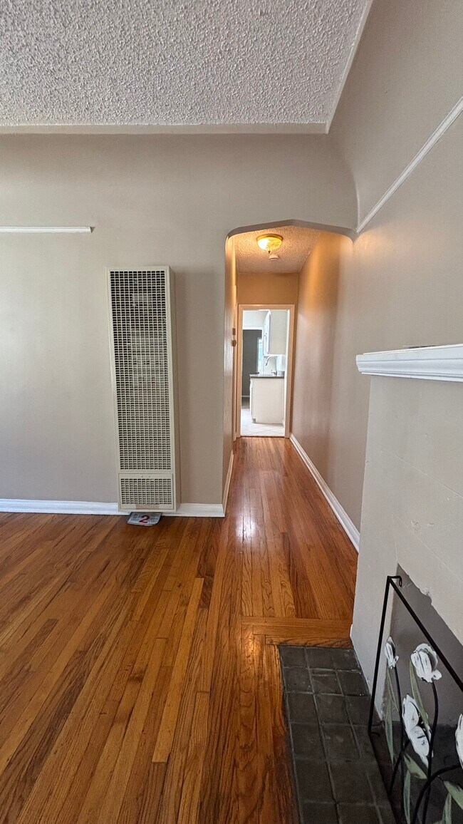 Hallway - 3949 1/2 32nd St Unit 3bed