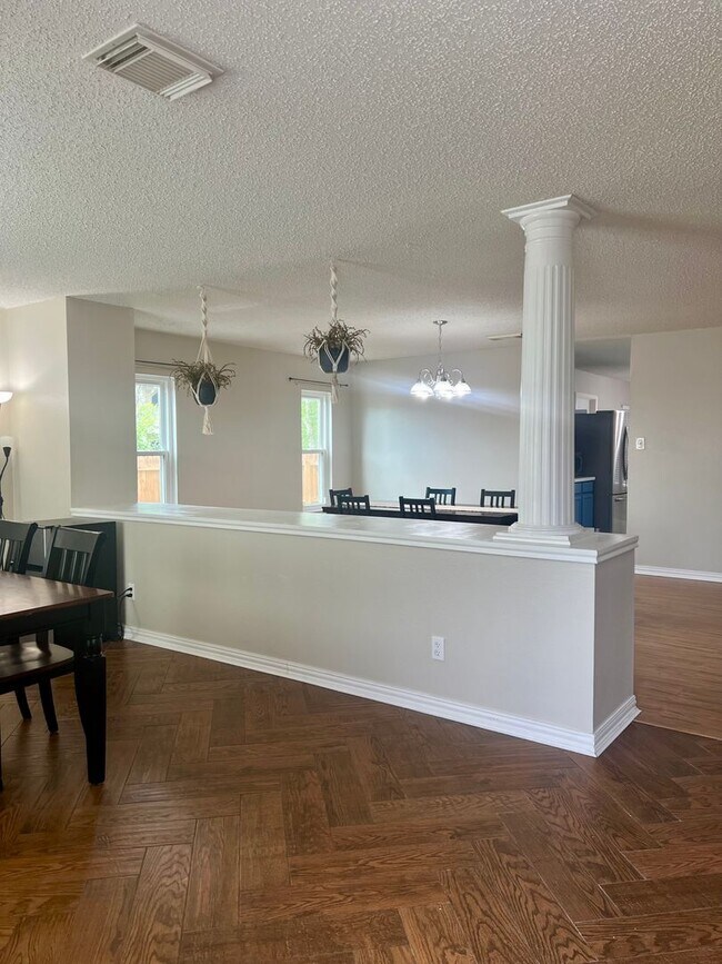 Photo - Large Beautiful 4/2.5 Home