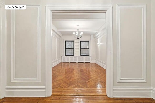 Photo - 215 W 90th St