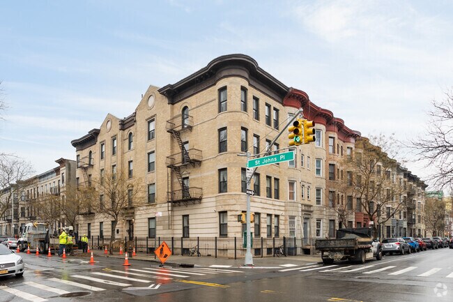 Photo - The Bradshaw - 915-919 Saint Johns Place Apartments