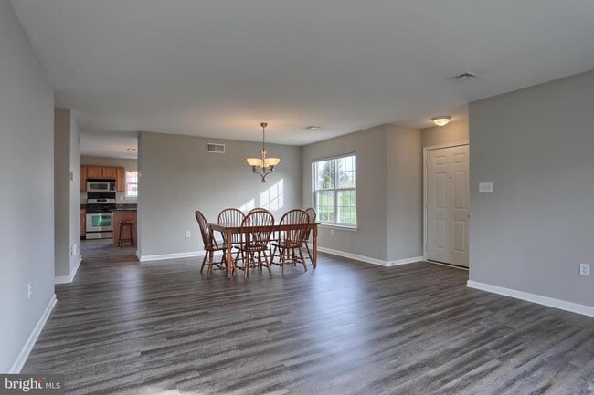 Photo - 150 Merlin Dr