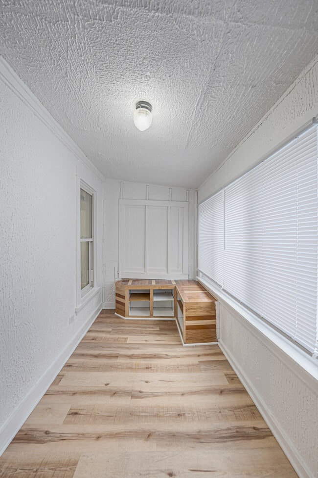 Photo - 264 N Jackson St Unidad 2