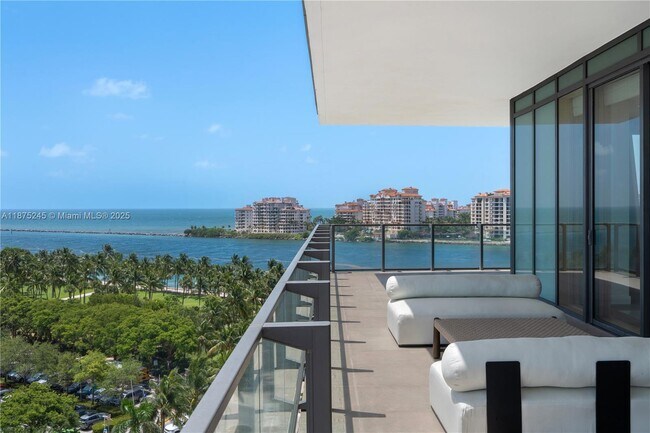 Building Photo - 800 South Pointe Dr Unit 901 Rental
