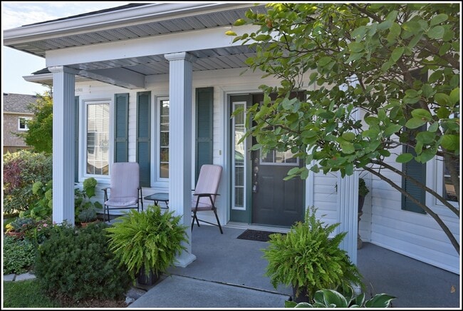 Photo - 325 Densmore Rd