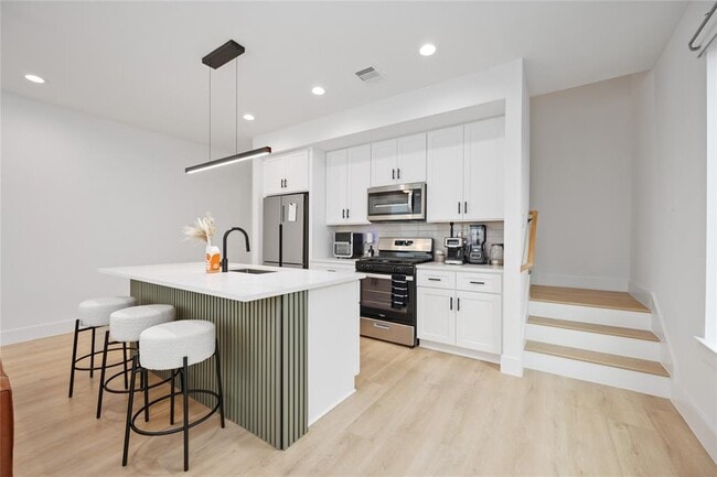 Building Photo - 4718 Market St Unit B Rental