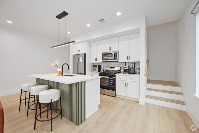 Building Photo - 4718 Market St Unit B Rental
