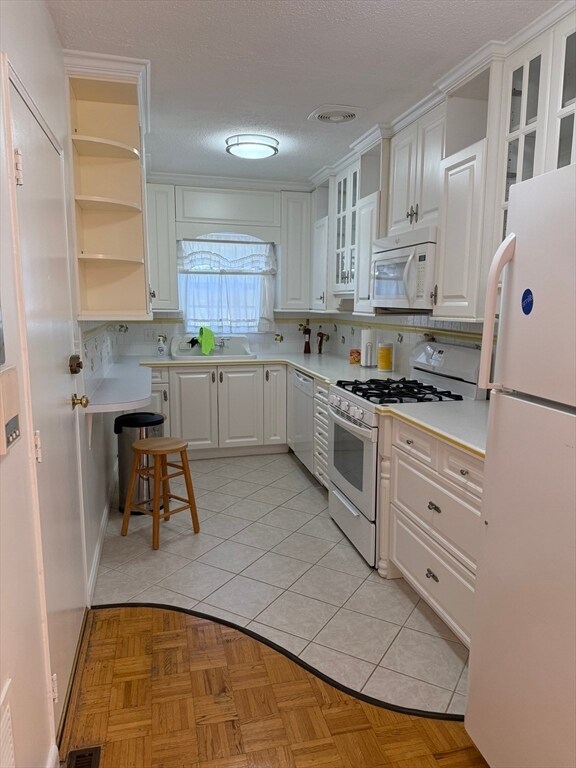 Building Photo - 137 Lake Shore Rd Unit 2 Rental