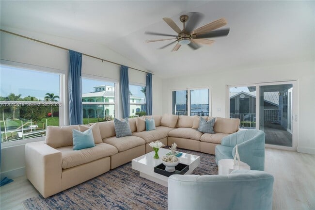474 Peninsula Dr