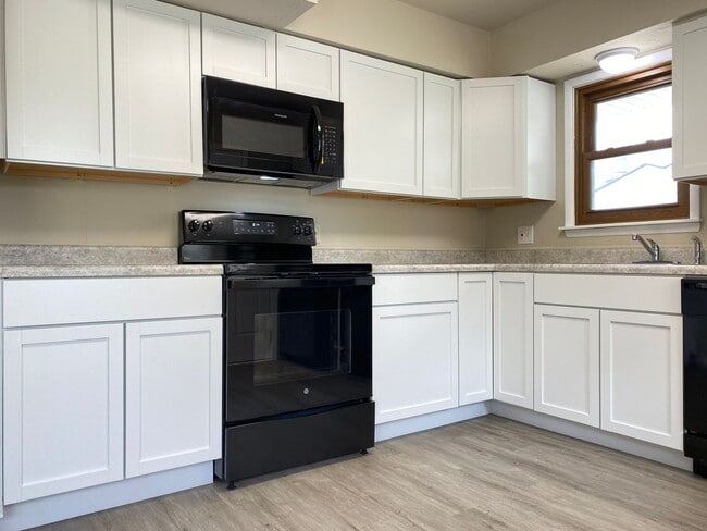 Photo - 3 Bedrooms 2 Full Bathrooms Finished Basem...