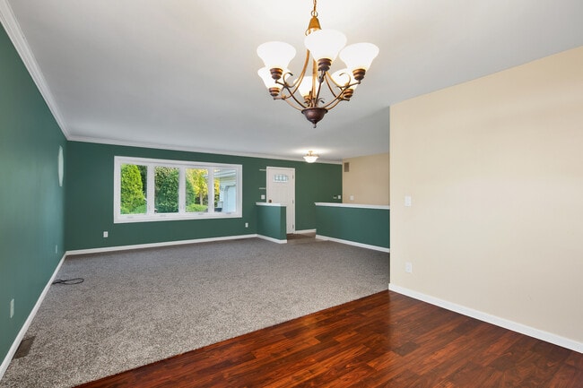 Photo - 1013 Stonegate Rd