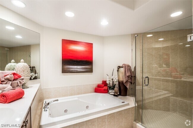 Building Photo - 2728 Tiburon Blvd E Unit 302 Rental