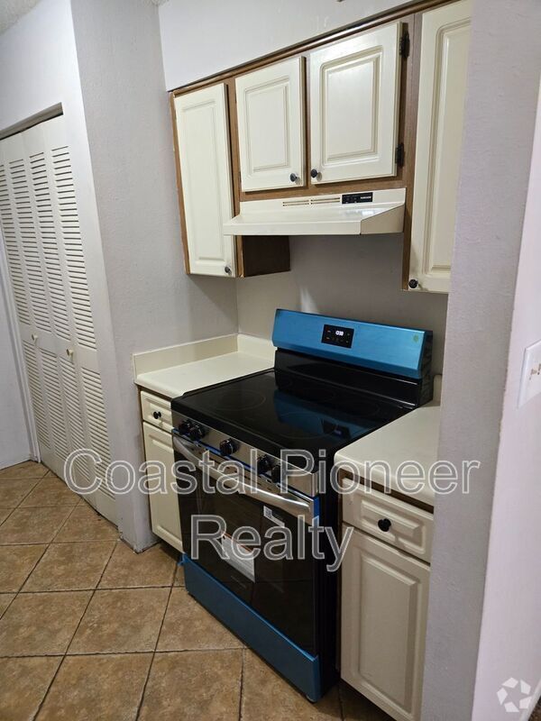 Building Photo - 7511 Pitch Pine Cir Unit APT D