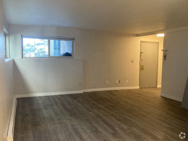 Building Photo - 2415 8th Ave N Unit 7 Rental