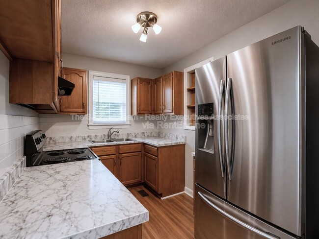 Photo - 2540 Larkwood Ln