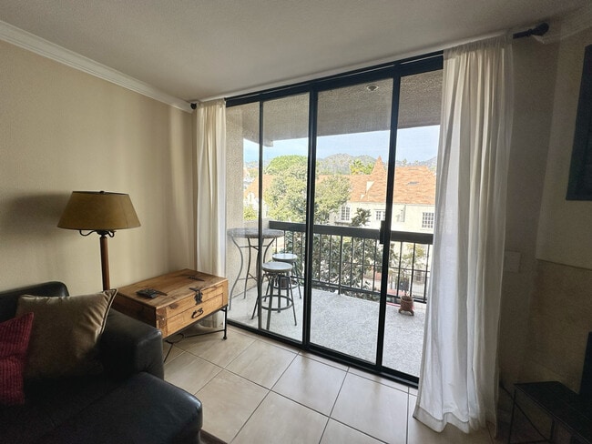 Sala de estar - 7320 Hawthorn Ave Unidad 205