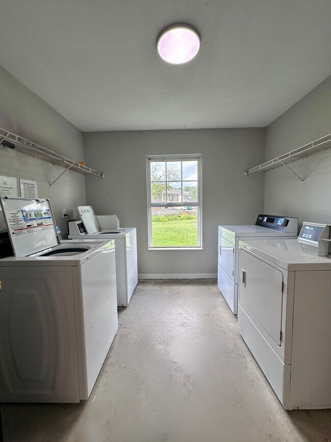 Photo - Pet Friendly 2-Bedroom Apartments in Maryv... Unit 235- Seals