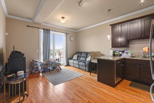 Photo - 207 E 31st St Unidad 4F