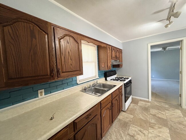 Building Photo - Affordable 3-Bedroom, 1-Bath Home with Fen...