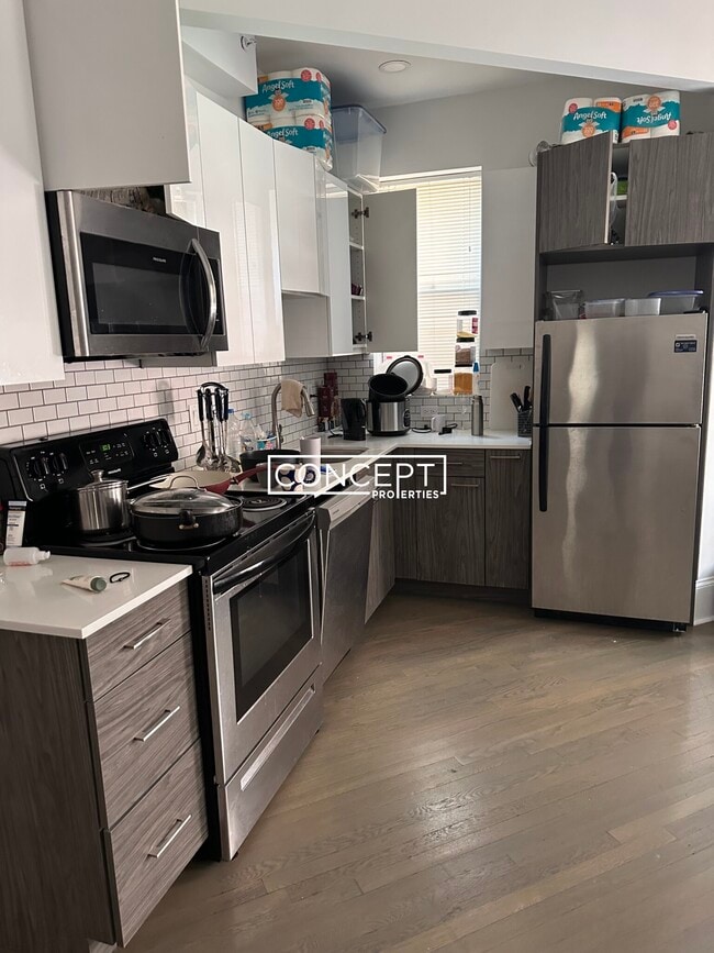 Building Photo - 11 Queensberry St Unit 7CP