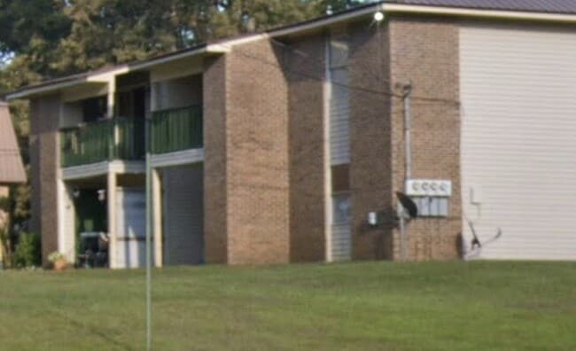 Photo - 2403 Greenleaf Dr