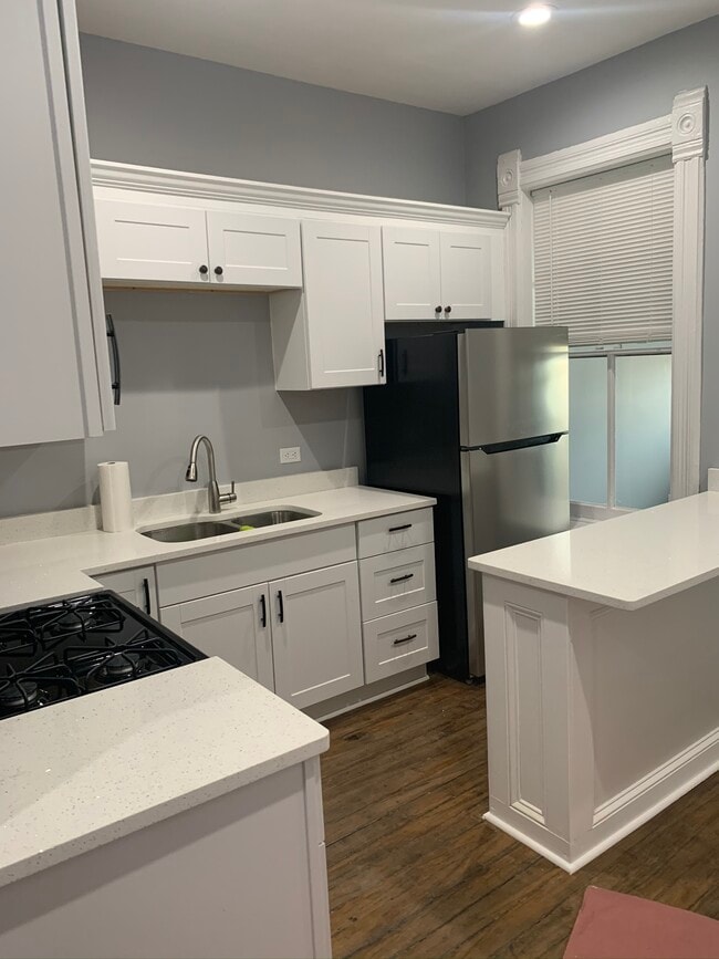 Cocina - 2309 S Leavitt St Unidad 1st floor