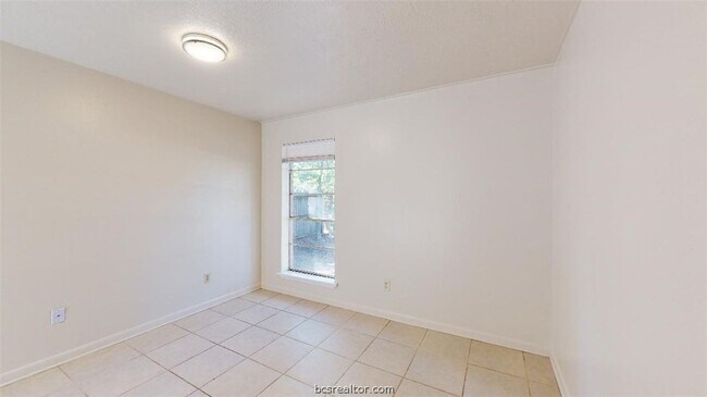 916 Navarro Dr