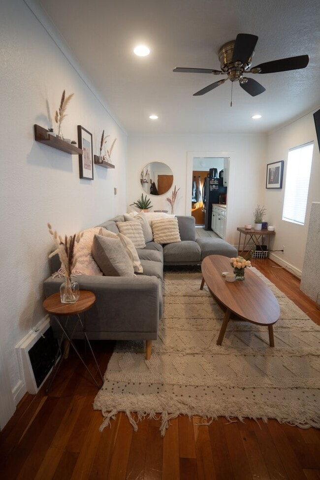 Photo - 2840 S Mansfield Ave Apartamento Unidad 2840 S Mansfield Ave