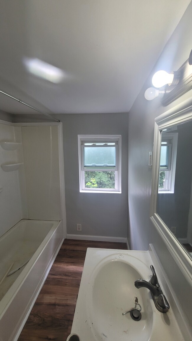 Photo - 2529 Watkins St