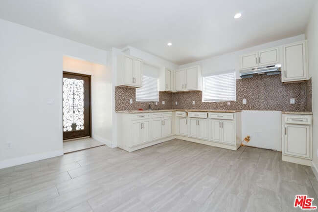 Photo - 522 W 82nd St