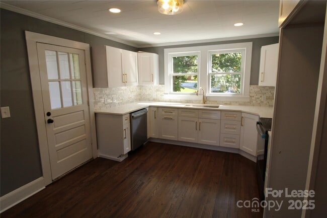 Photo - 39 Walnut Ave NW