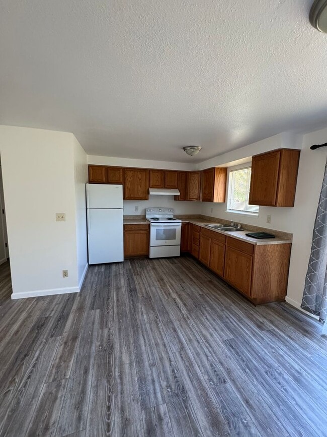 Photo - Myrtle Creek 3 bedroom home with 1 car garage