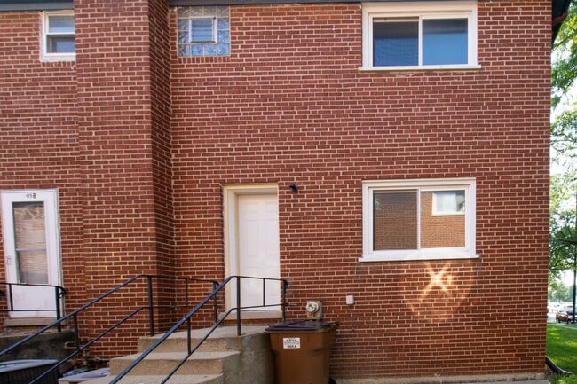 Building Photo - 905 W North Ave Rental