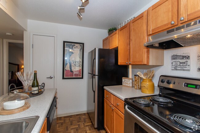 2BR, 1BA - 779 SF Model