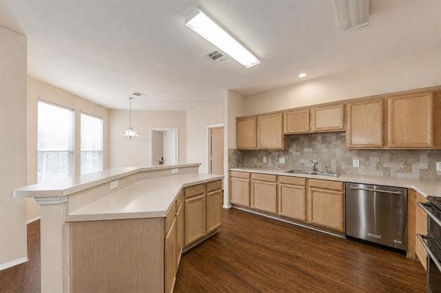 Photo - 6704 Cambrian Way