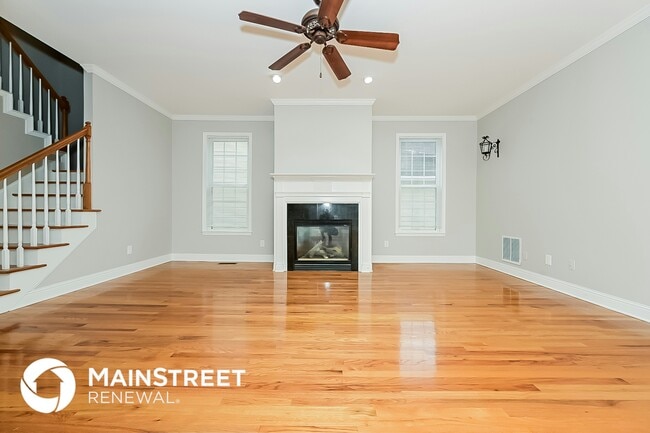 Photo - 107 Denham Square