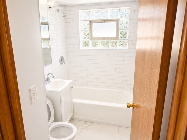 Photo - 5834 W Montrose Ave Unit 2N