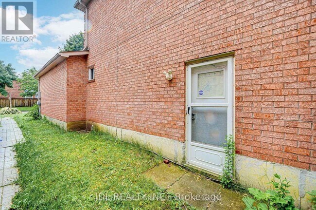 Photo - 114 Alderbury Dr