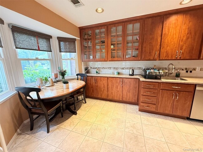 Photo - 21 Manors Dr