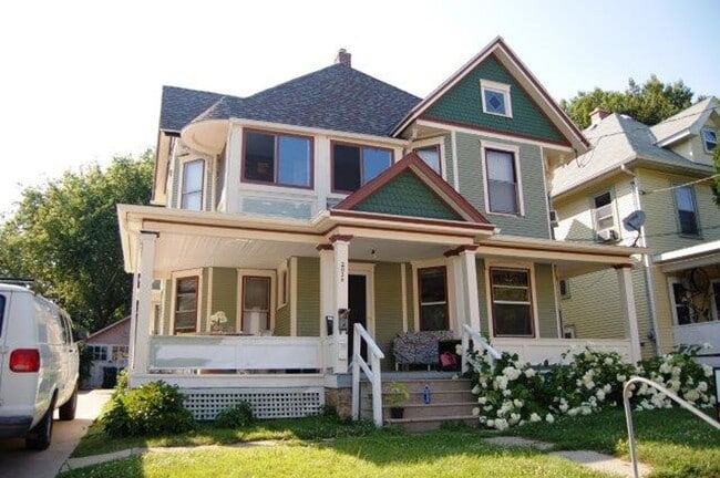 Building Photo - 2034 Rusk St Unit 2