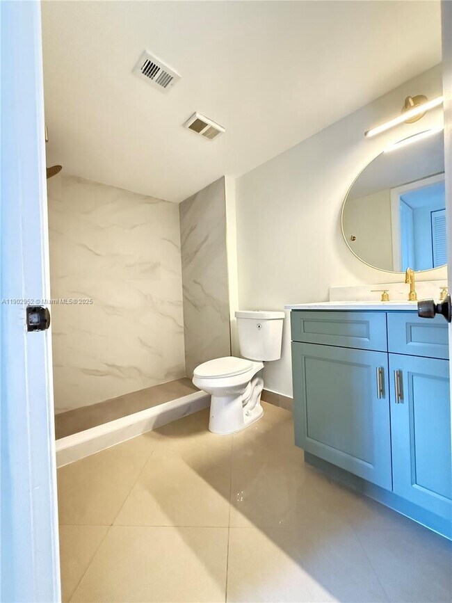 Photo - 9999 Summerbreeze Dr Unidad 304